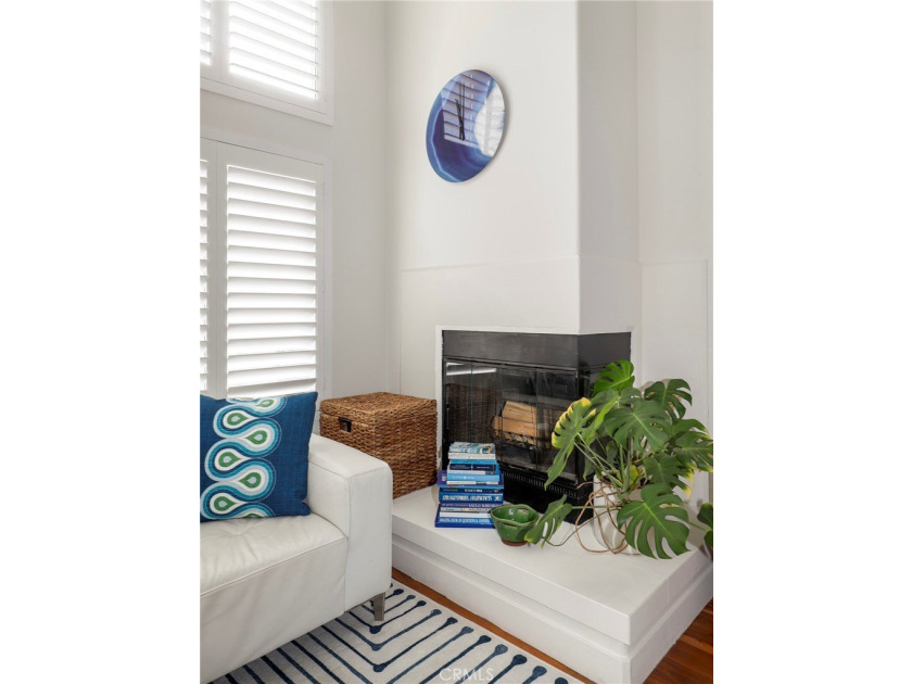 Proud to present this stunning 3-bedroom, 2.5-bath - photo 5