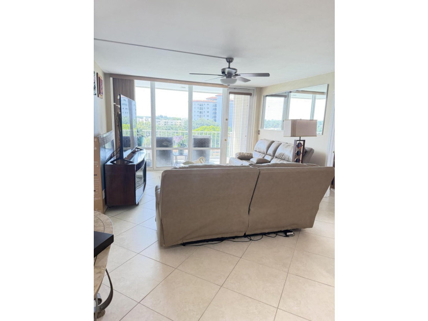 Welcome to this well-appointed 2/2 unit located in the Gemini in - photo 45
