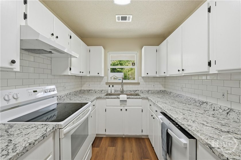 OWNER FINANCING AVAILABLE - Richmond Hill School District! Rare - photo 8