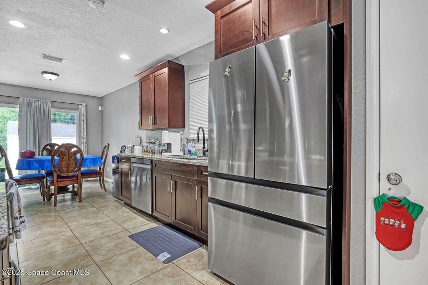 Discover this beautifully well maintained 3-bedroom, 2-bathroom - photo 14