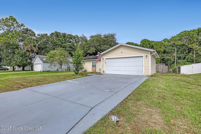 Discover this beautifully well maintained 3-bedroom, 2-bathroom - photo 27