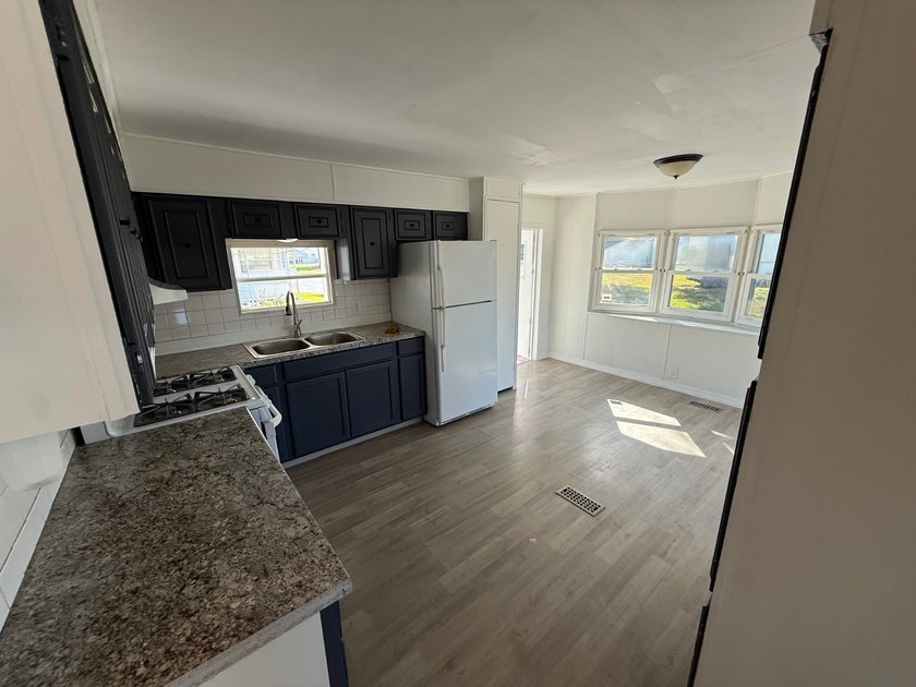 Just listed is this move-in ready 2-bedroom 2-bathroom located - photo 14