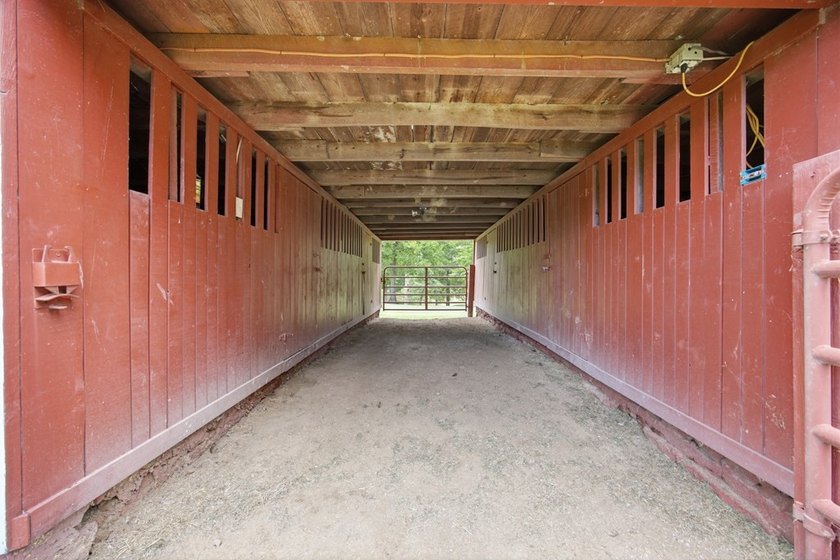 4BD/2.5BA home on 8.21 Acres zoned for Heritage Schools! - photo 34