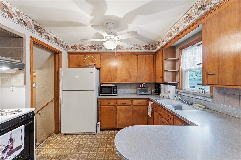 Discover the perfect blend of comfort and convenience in this - photo 15