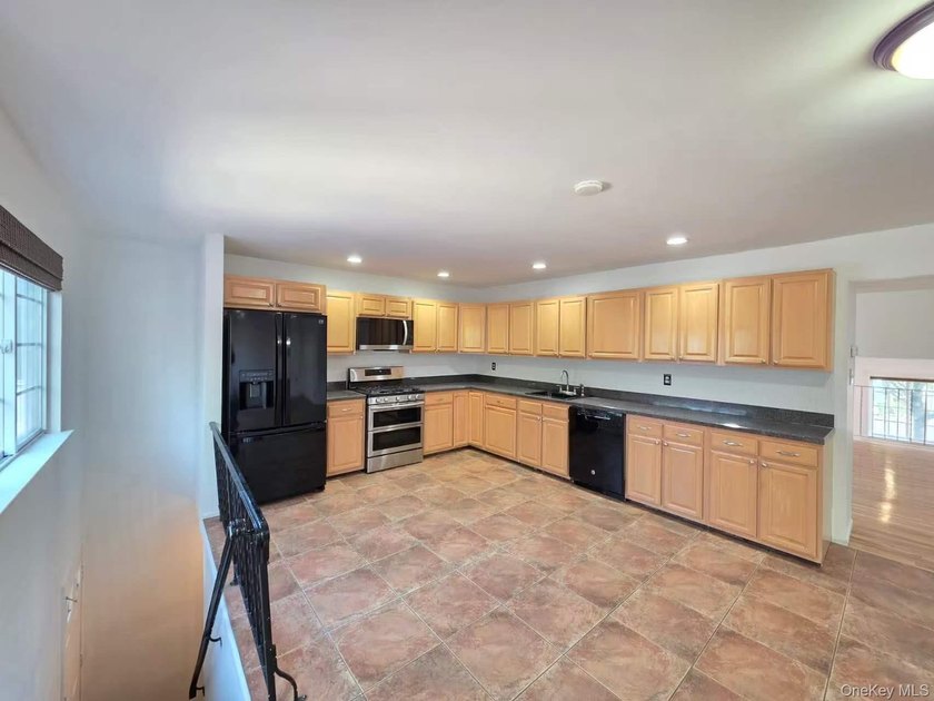 Two dwelling with 3200 interior sq footage. 2 bedroom unit - photo 15