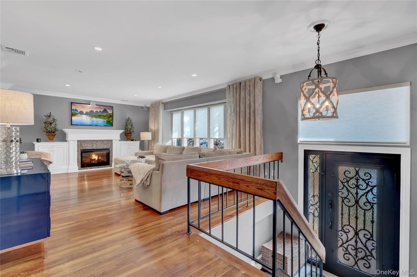 Welcome to 512 Links Drive East in Oceanside. This beautiful - photo 2