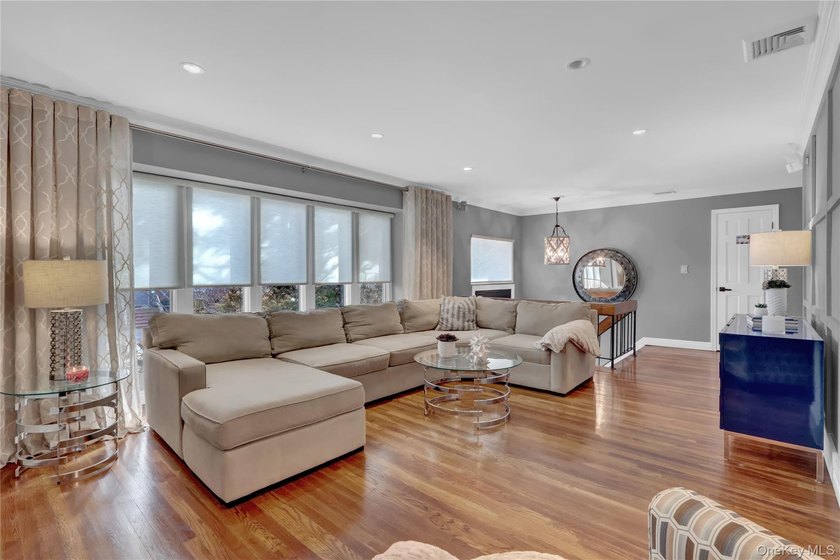 Welcome to 512 Links Drive East in Oceanside. This beautiful - photo 3