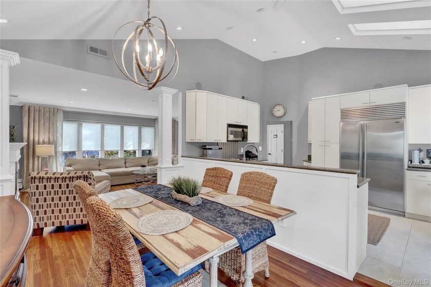 Welcome to 512 Links Drive East in Oceanside. This beautiful - photo 5