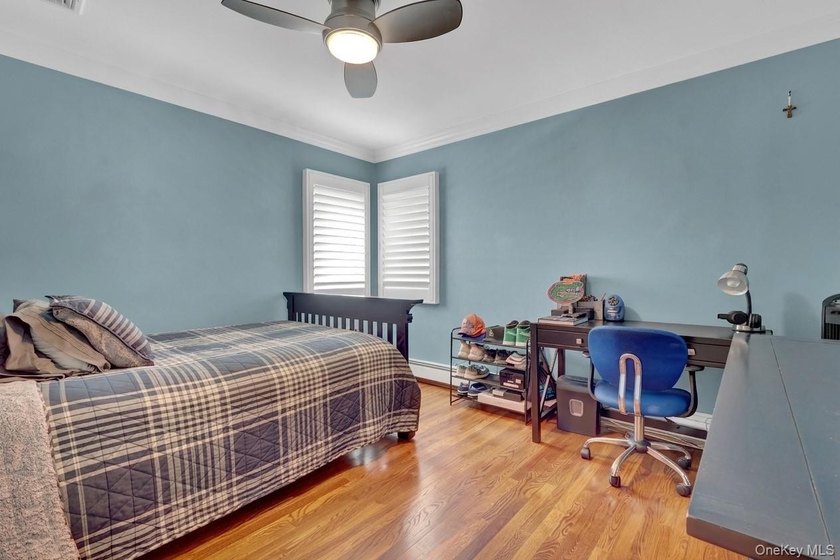 Welcome to 512 Links Drive East in Oceanside. This beautiful - photo 9