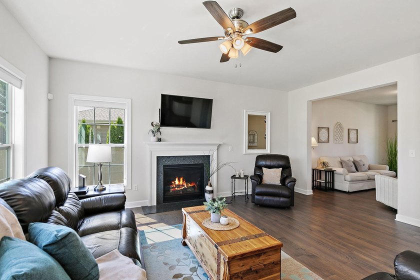 Luxury and timeless elegance come together in this exceptional - photo 12