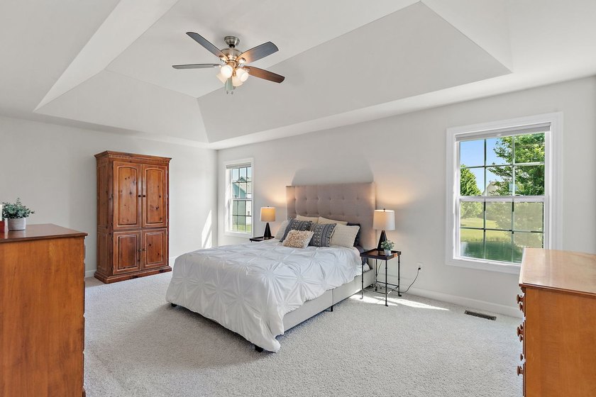 Luxury and timeless elegance come together in this exceptional - photo 20