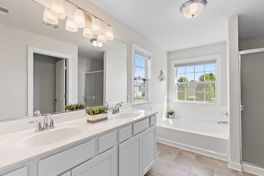 Luxury and timeless elegance come together in this exceptional - photo 22