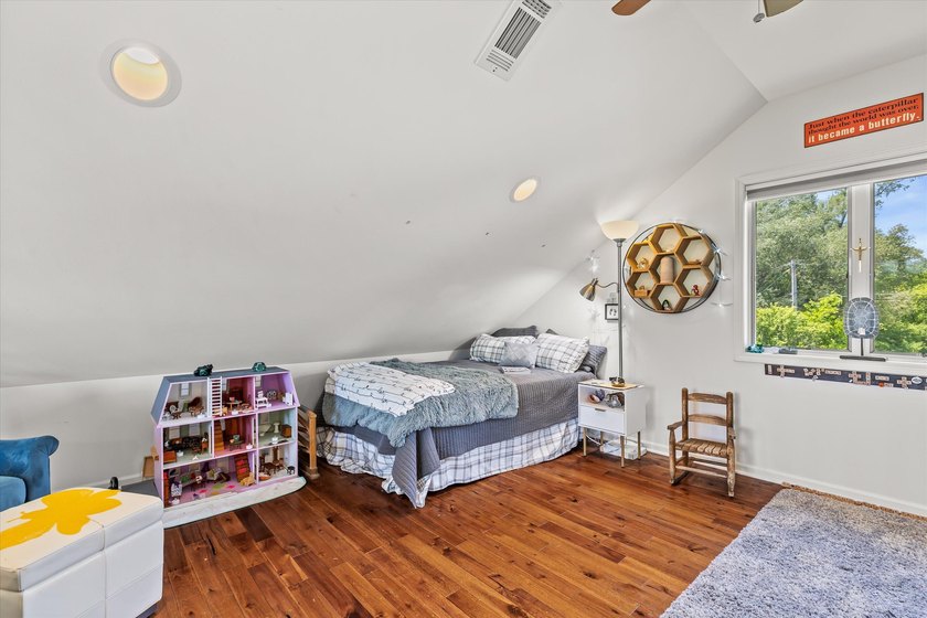 Lake life doesn't have to mean a huge house--just the perfect - photo 21