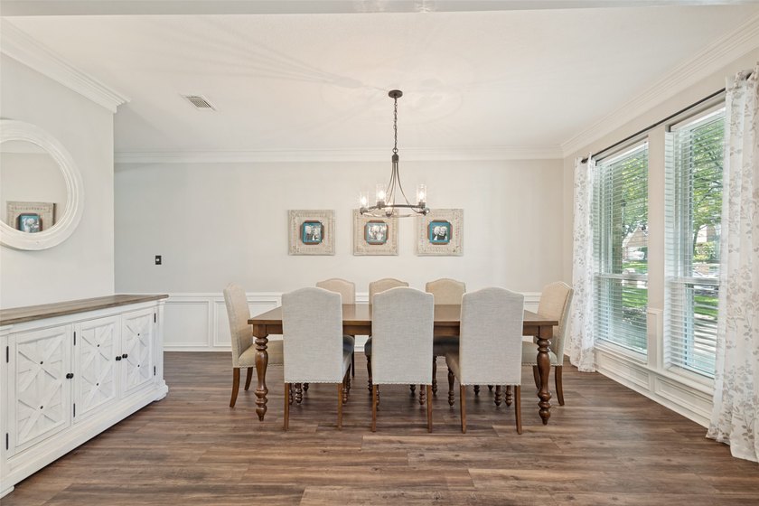 Motivated seller! With 5 oversized bedrooms, pool, top-tier - photo 5