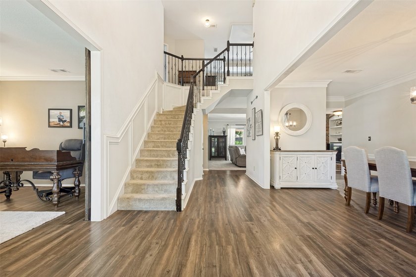 Motivated seller! With 5 oversized bedrooms, pool, top-tier - photo 8