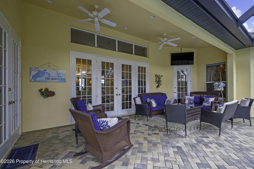 Welcome to this exceptional waterfront retreat, lovingly - photo 10