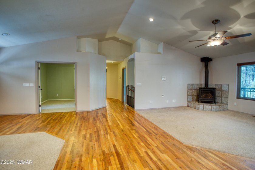 **NEW ROOF** Space, Privacy &amp; Versatility are key in this - photo 5