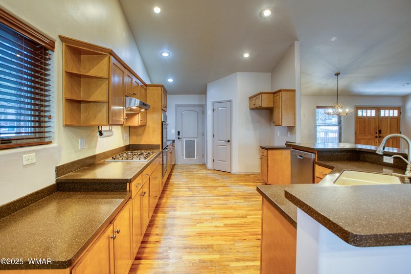 **NEW ROOF** Space, Privacy &amp; Versatility are key in this - photo 10
