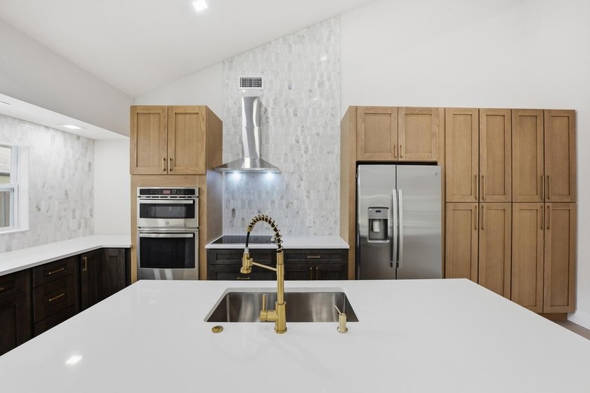 Beautifully redone 3-bedroom, 2-bath home on a desirable corner - photo 11