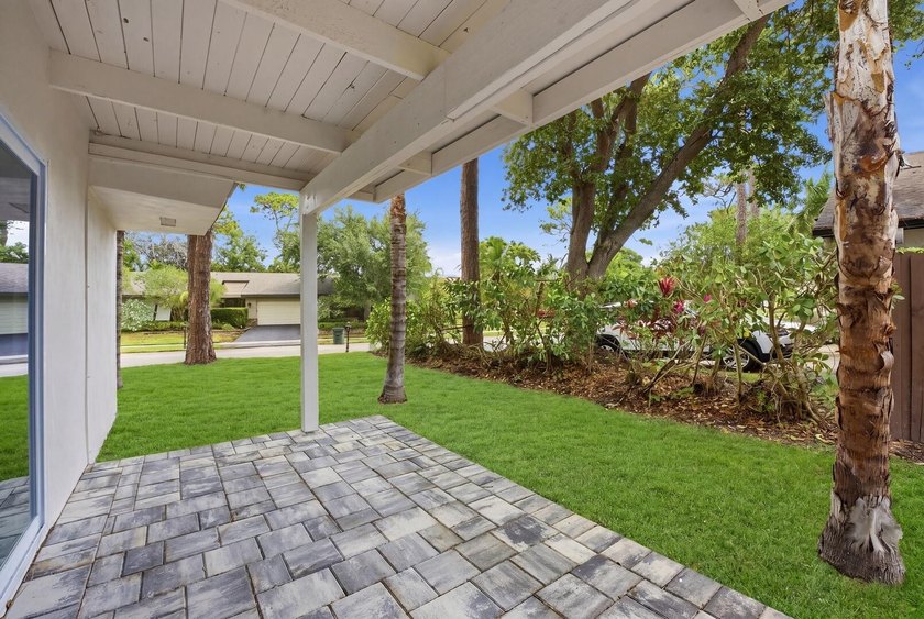 Beautifully redone 3-bedroom, 2-bath home on a desirable corner - photo 25