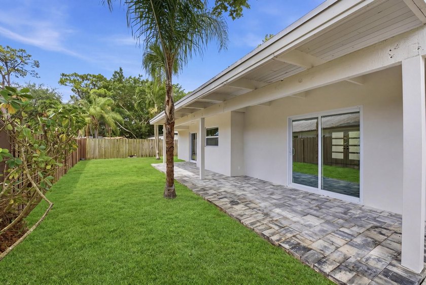 Beautifully redone 3-bedroom, 2-bath home on a desirable corner - photo 26