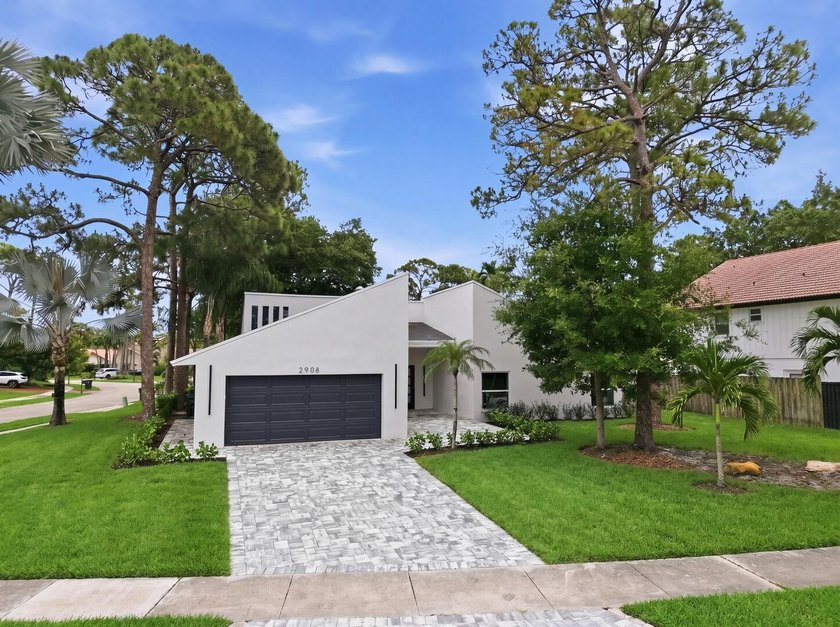 Beautifully redone 3-bedroom, 2-bath home on a desirable corner - photo 30