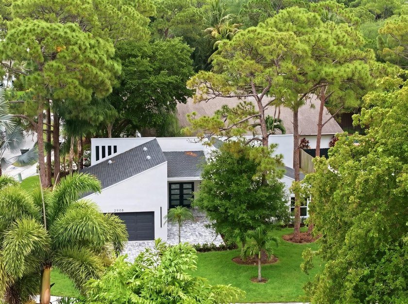 Beautifully redone 3-bedroom, 2-bath home on a desirable corner - photo 32