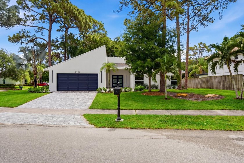 Beautifully redone 3-bedroom, 2-bath home on a desirable corner - photo 36