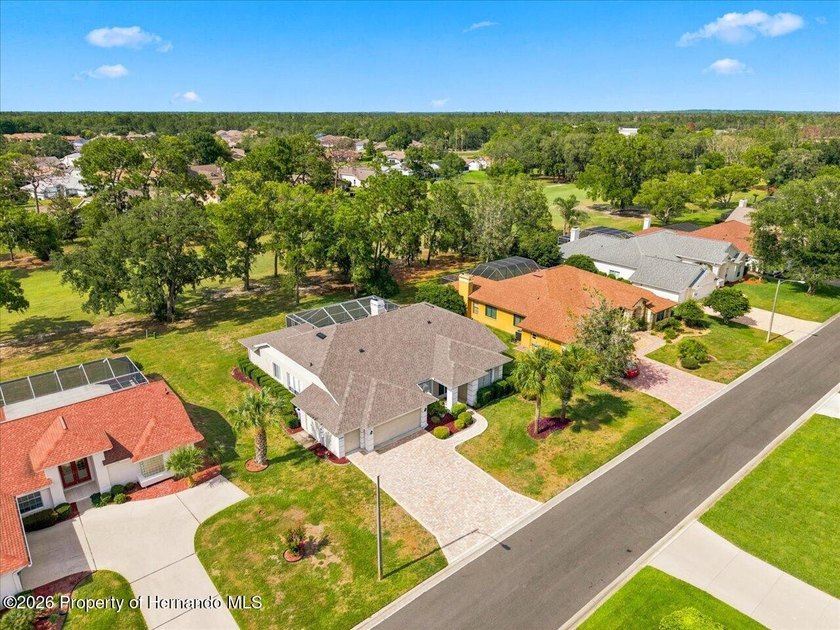 Located in Glen Lakes. NEW ROOF IN SEPTEMBER, 2024! Beautiful - photo 3