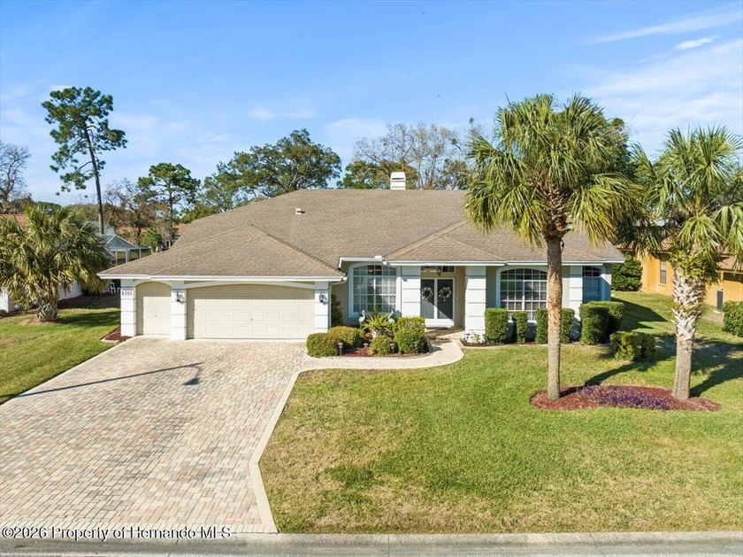 Located in Glen Lakes. NEW ROOF IN SEPTEMBER, 2024! Beautiful - photo 4