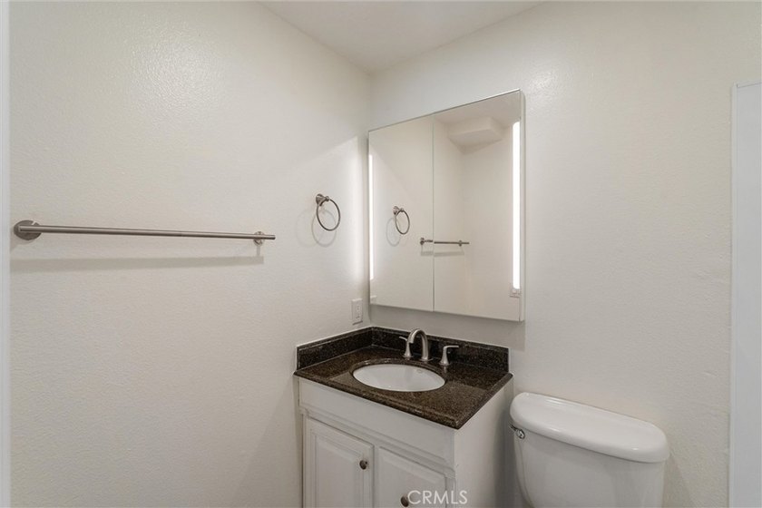 Freshly upgraded and centrally located, this wonderful condo - photo 12