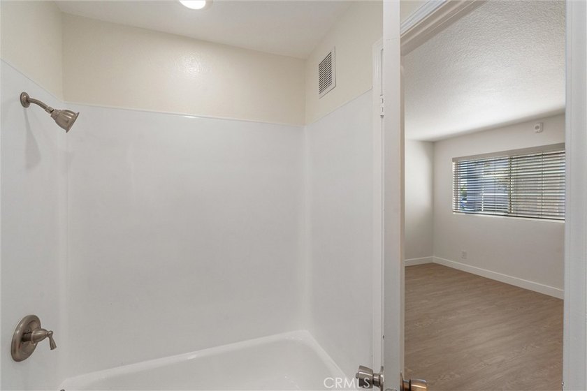 Freshly upgraded and centrally located, this wonderful condo - photo 13