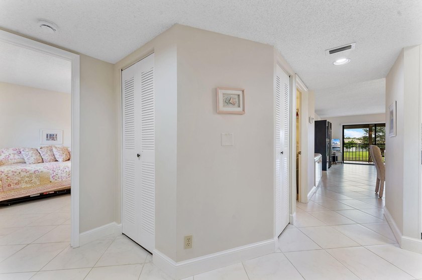 Beautifully updated condo in desirable Huntington Lakes - photo 14