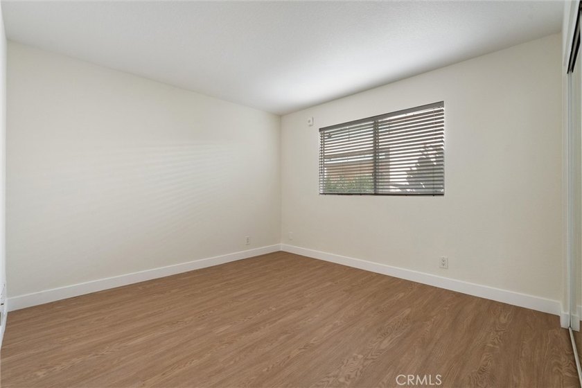 Freshly upgraded and centrally located, this wonderful condo - photo 15