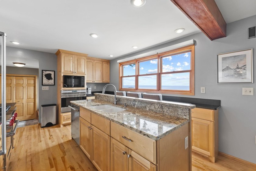 This is a rare opportunity for you to own a stunning, renovated - photo 15