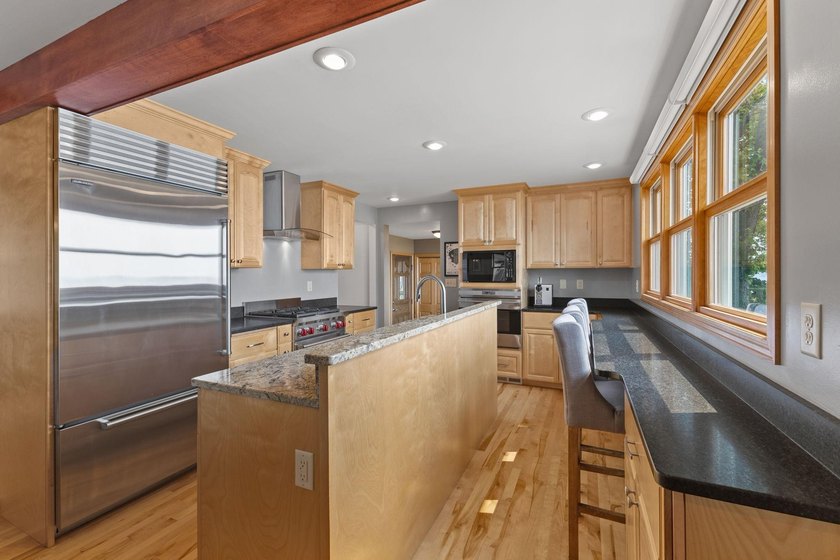 This is a rare opportunity for you to own a stunning, renovated - photo 16