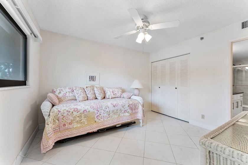 Beautifully updated condo in desirable Huntington Lakes - photo 19