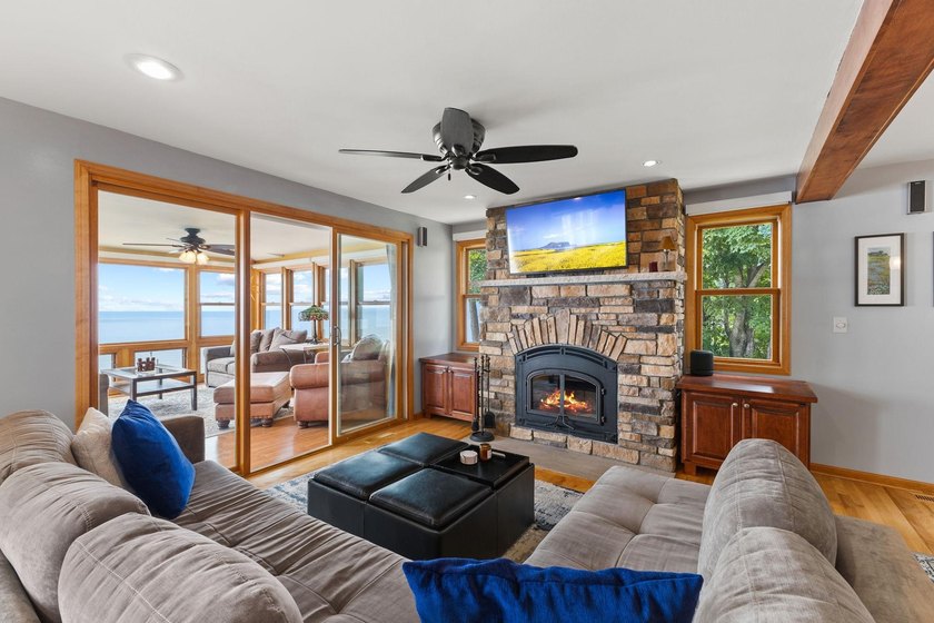 This is a rare opportunity for you to own a stunning, renovated - photo 19