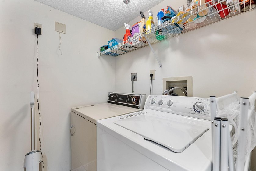 Beautifully updated condo in desirable Huntington Lakes - photo 21