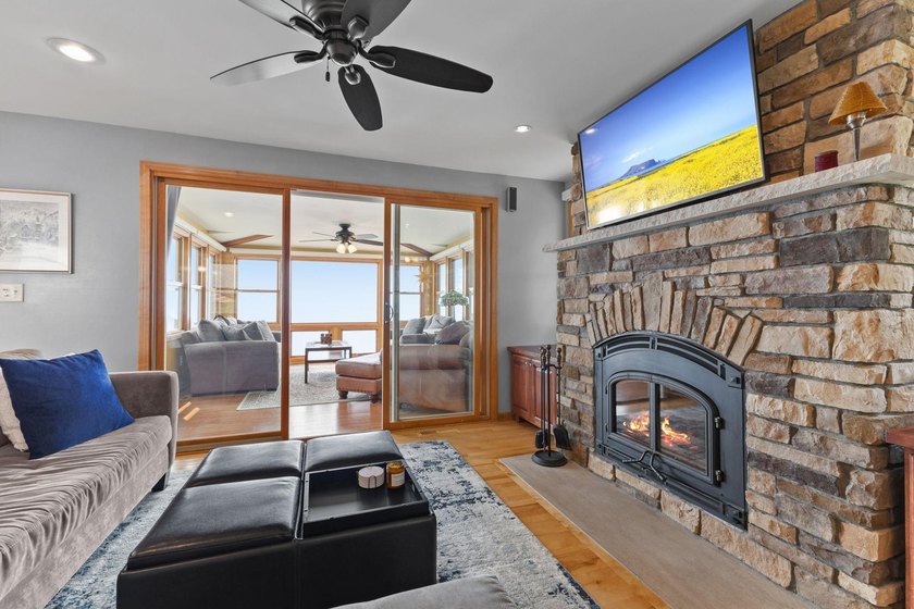 This is a rare opportunity for you to own a stunning, renovated - photo 22