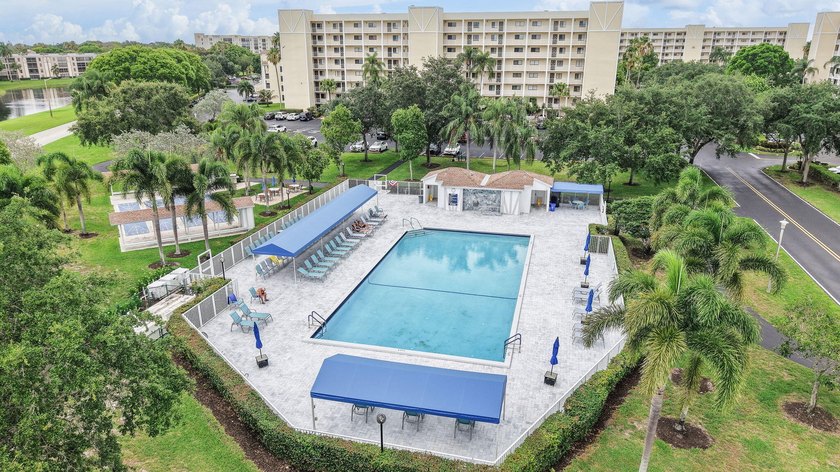 Beautifully updated condo in desirable Huntington Lakes - photo 31