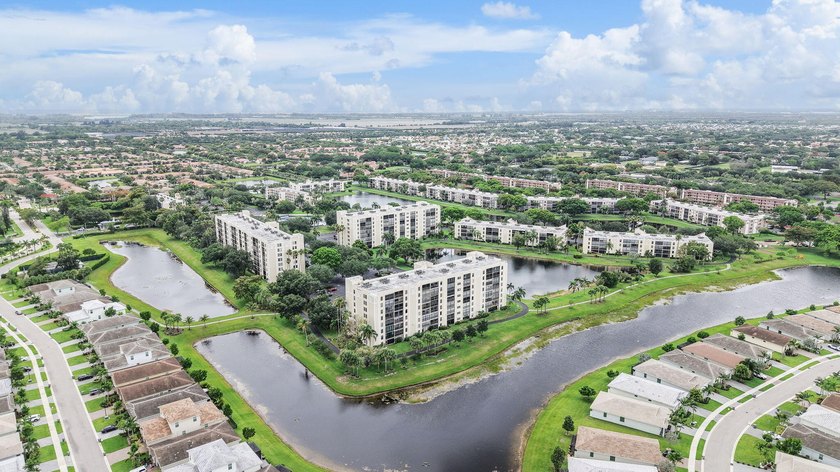 Beautifully updated condo in desirable Huntington Lakes - photo 36