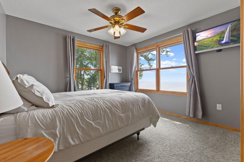 This is a rare opportunity for you to own a stunning, renovated - photo 36