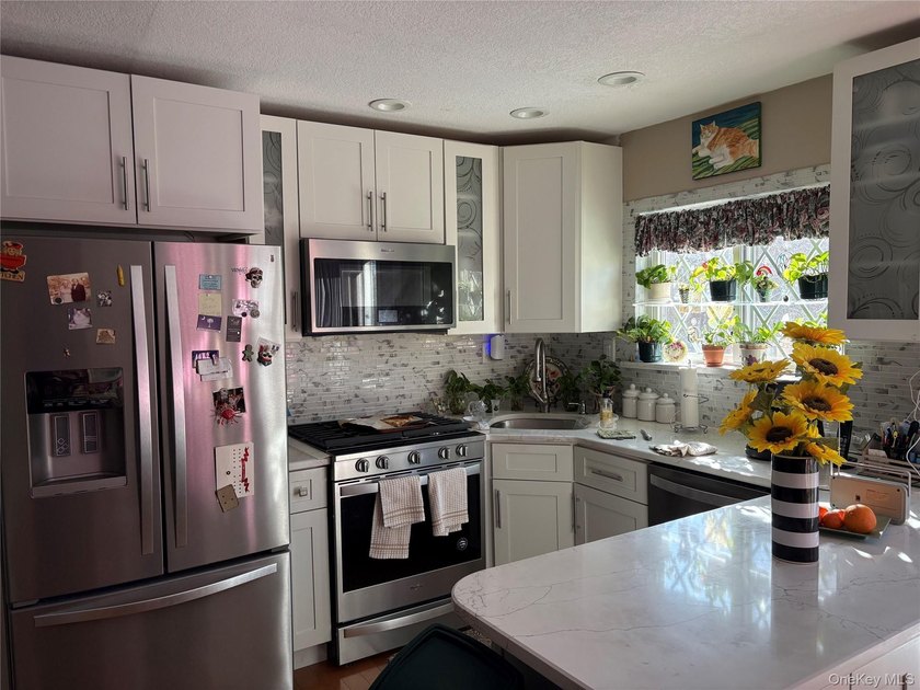This stunning single-family home is in mint condition!!! Truly - photo 8