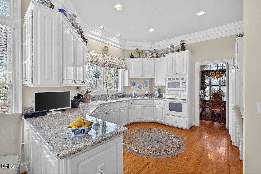 Welcome to this beautifully updated and meticulously maintained - photo 12