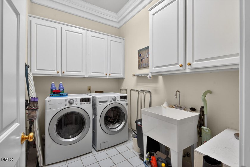 Welcome to this beautifully updated and meticulously maintained - photo 20