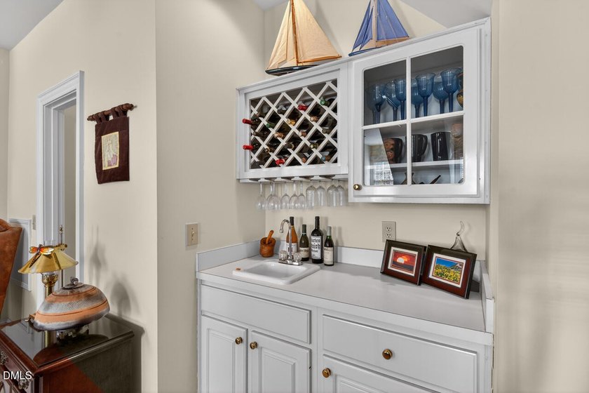 Welcome to this beautifully updated and meticulously maintained - photo 24