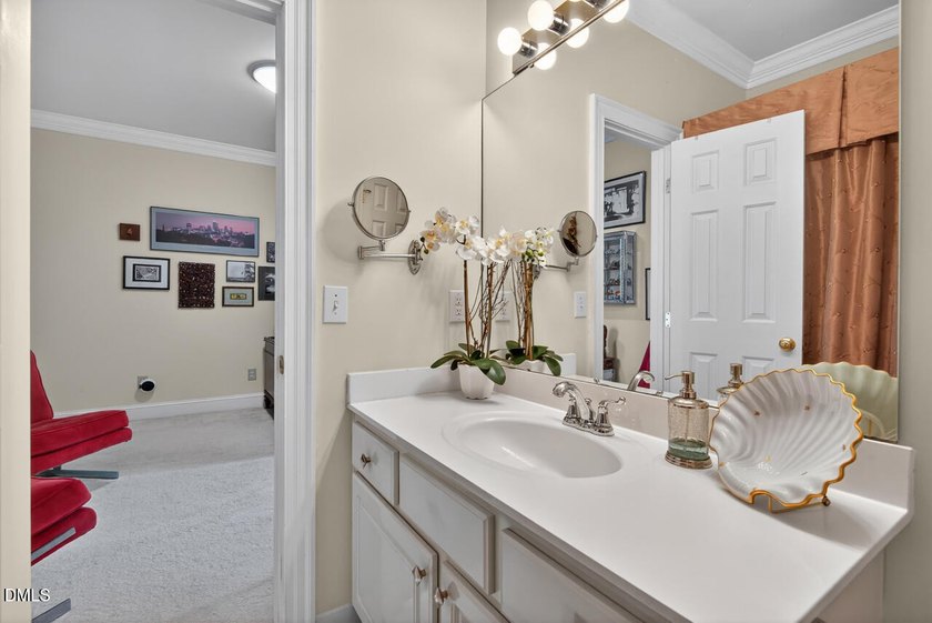 Welcome to this beautifully updated and meticulously maintained - photo 25