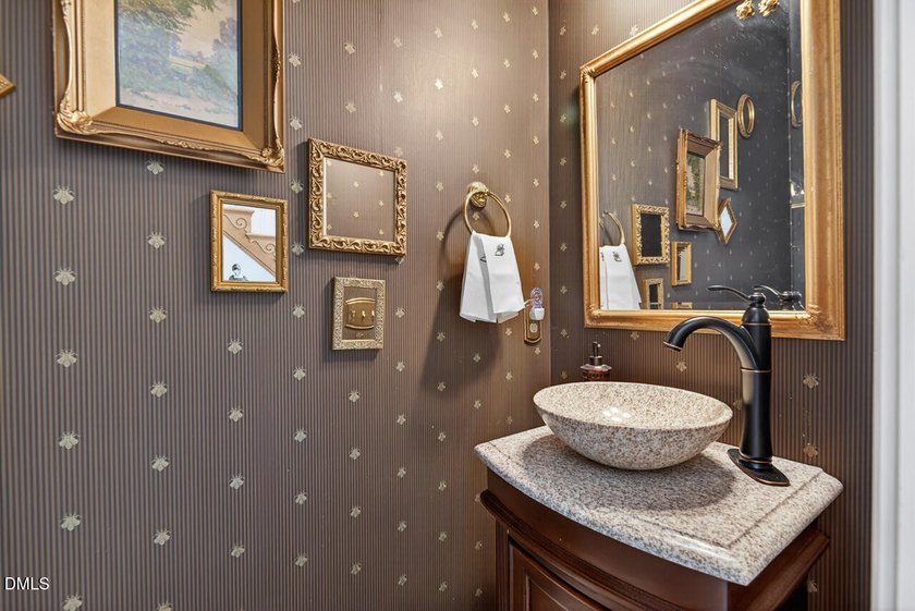 Welcome to this beautifully updated and meticulously maintained - photo 32