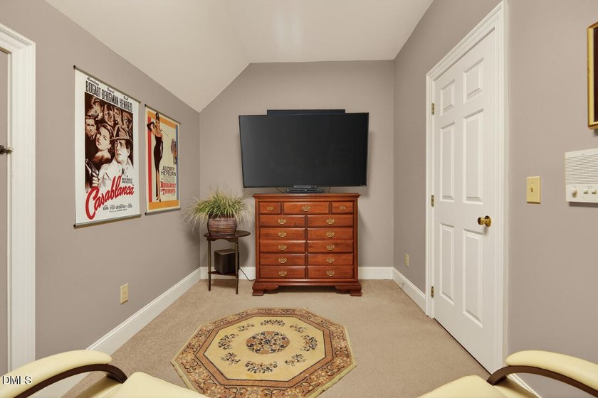 Welcome to this beautifully updated and meticulously maintained - photo 35